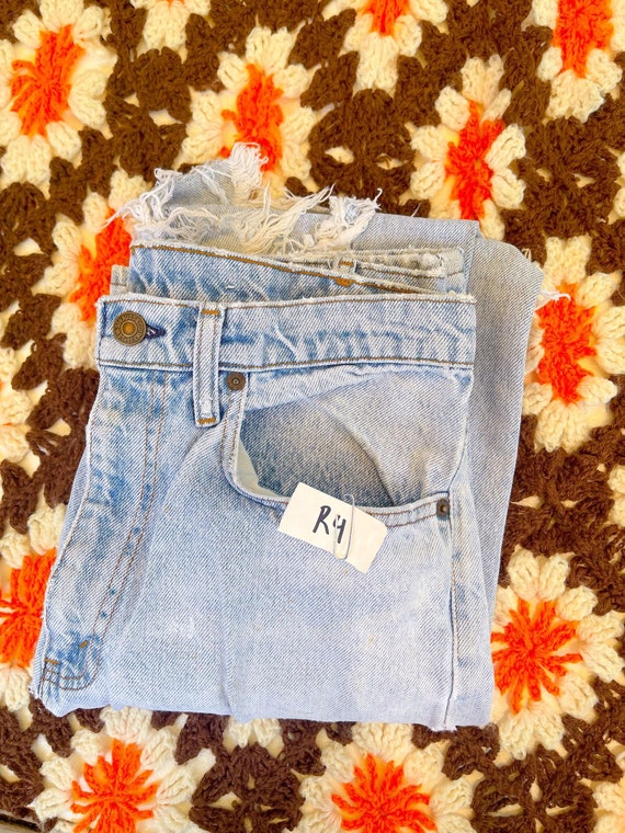 Vntg 80s 90s Light Wash Destroyed Levi Jeans - Kn… - image 9