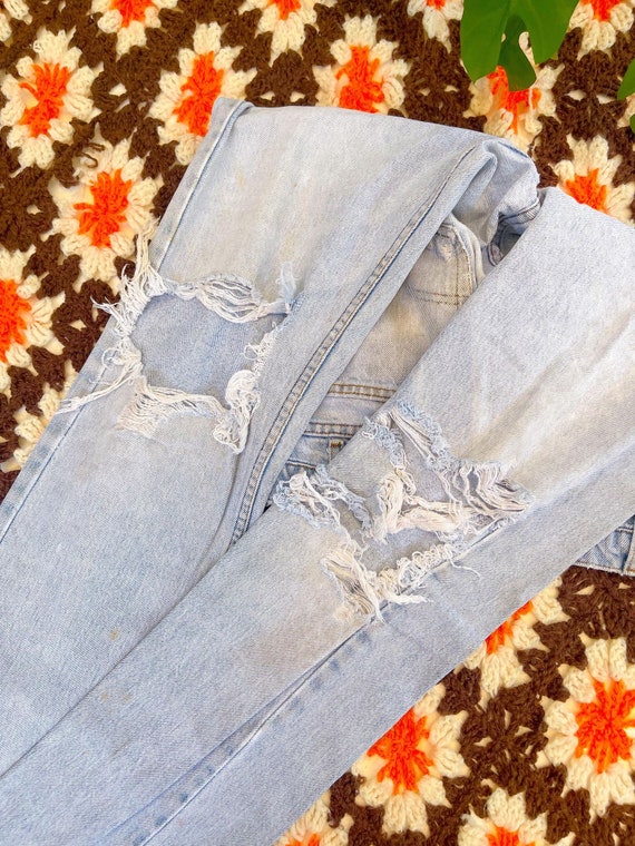 Vntg 80s 90s Light Wash Destroyed Levi Jeans - Kn… - image 4