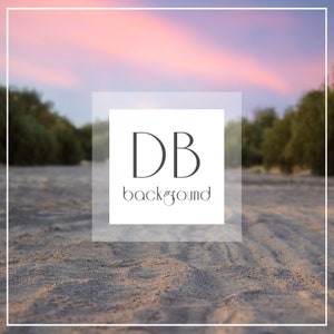 Puede incluir: Una imagen de fondo borrosa de un camino de arena con un cielo rosa y morado en la distancia. El texto "DB background" está superpuesto en la imagen.