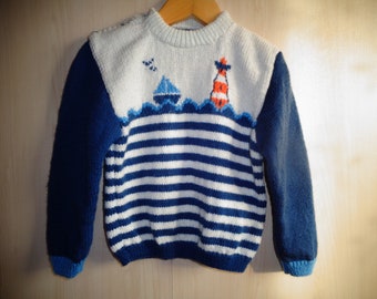 pull marin à rayures bleues et blanches  2ans à 3ans avec 1 bateau 1 pharehare 1 bateau et oiseaux et 3 boutons bleus avec ! ancre