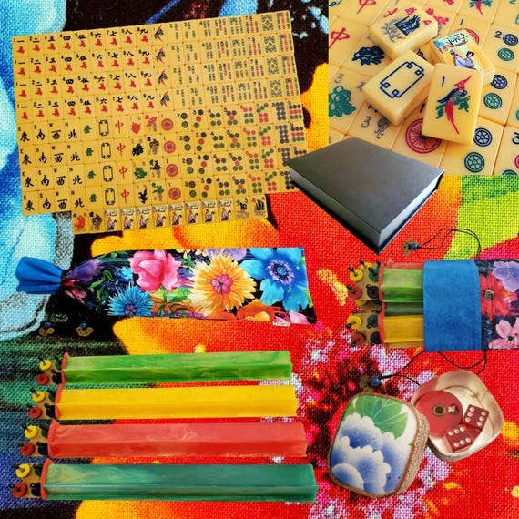 VTG 156 Tiles, 1960s Royal Depth Control Catalin Tiles, Box, Four Racks, Dice, Bettor Mahjong Set