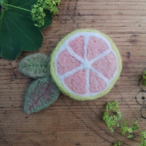 Carded wool brooch "pink grapefruit"