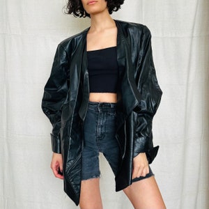 Veste en cuir noire vintage des années 80 | Style moto | Coupe boxy courte | Taille S/M/L | Cuir véritable souple | Unisexe