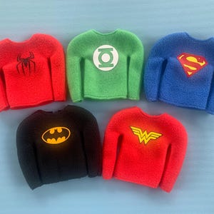 Suéter de elfo de héroes: disfraz navideño para muñeca de 30 cm