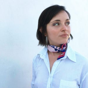 Pañuelo Hiedra Libra Hojas - Ilustracion Artesanal Estampado Seda Diseño Colorido Llamativo Suave Perfecto Regalo Cumpleaños