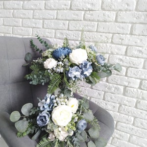 Marineblauer Pfingstrosenstrauß Staubblauer Eukalyptusstrauß Blauer Brautstrauß Brautjungfern-Blumenstrauß Hochzeit Blumenstrauß Greenery Boho-Blumenstrauß