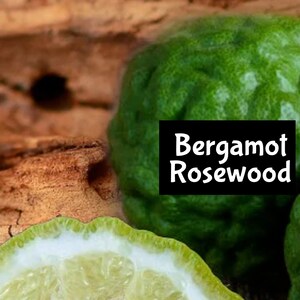 Pode incluir: Um close-up de uma fruta de bergamota verde com um rótulo que diz "Bergamota Rosewood".