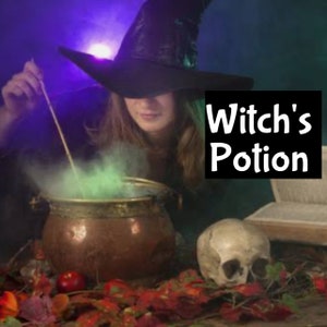 Puede incluir: Una bruja con un sombrero negro remueve una poción verde en un caldero de cobre. Un cráneo y otras decoraciones de Halloween están sobre la mesa.