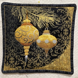 Holiday Quilted Pot Holder/Hot Pad