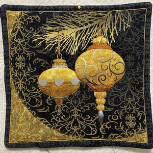 Holiday Quilted Pot Holder/Hot Pad