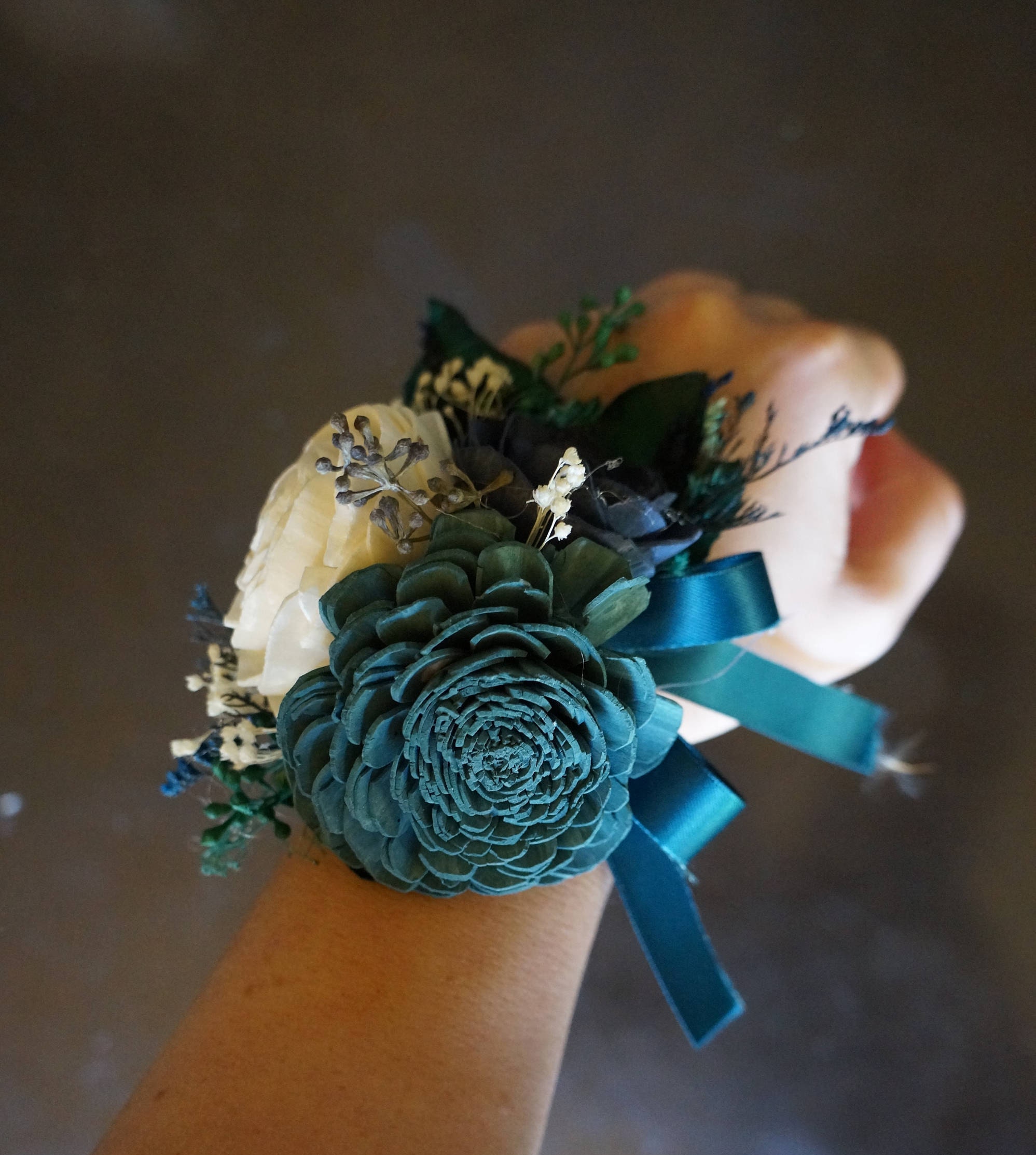 Sea Glass Wood Sola Flower Corsage - Thumbnail 4