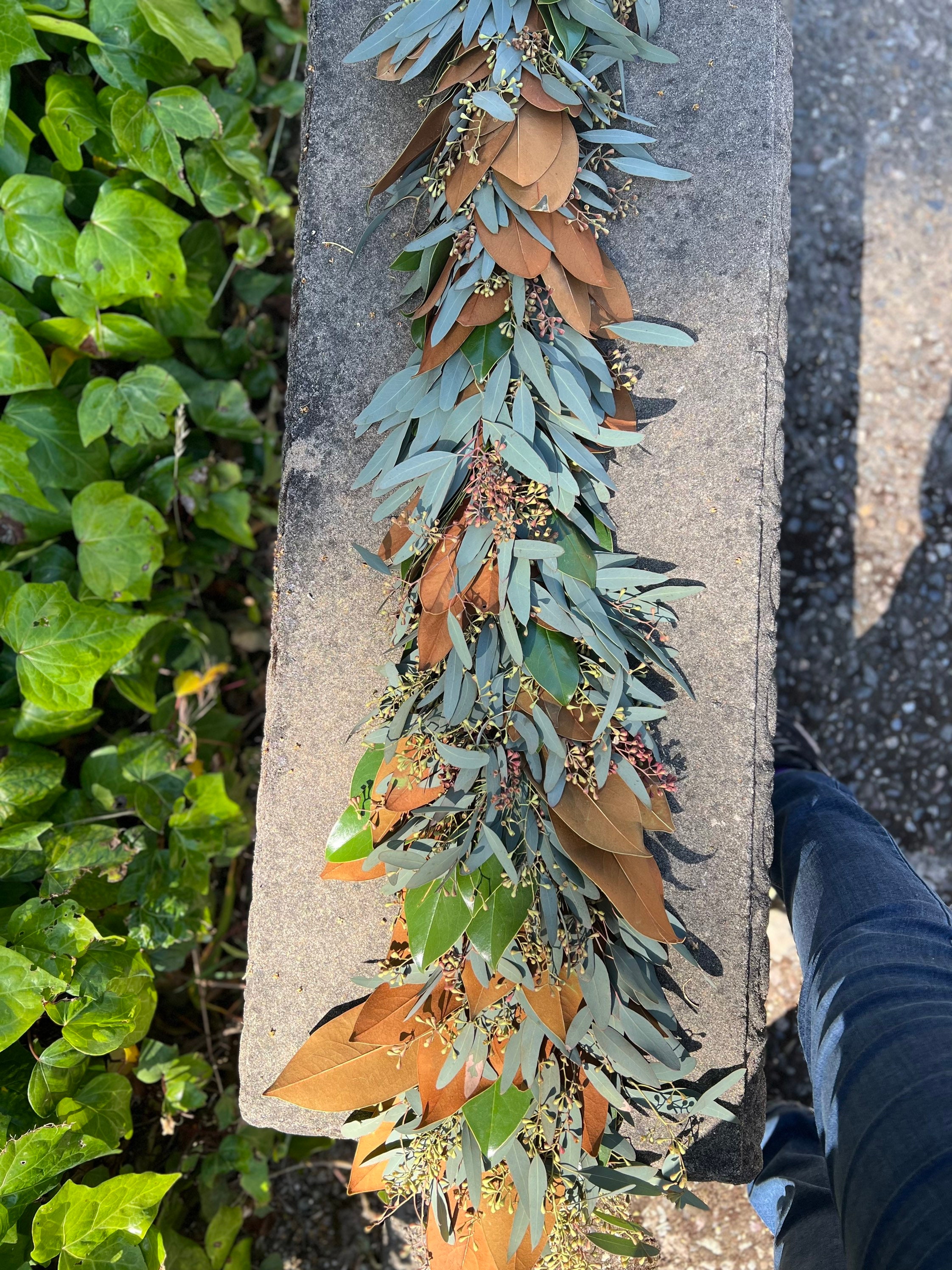 Fresh Handmade Seeded Eucalyptus and Magnolia Wedding Greenery Garland - Thumbnail 4