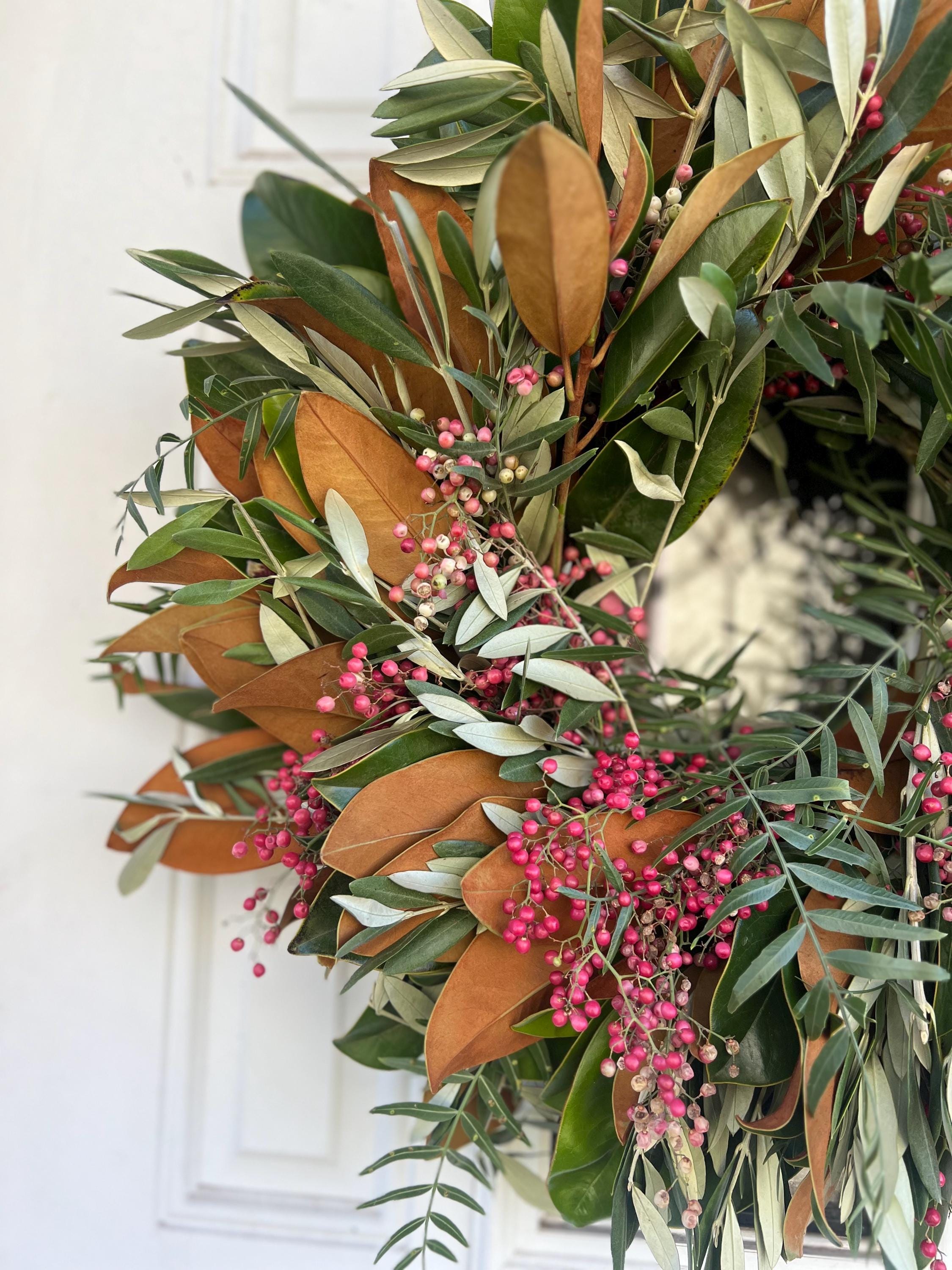 Fresh Magnolia, Pepperberry, and Olive Fall / Winter 20 in Greenery Wreath - Thumbnail 4
