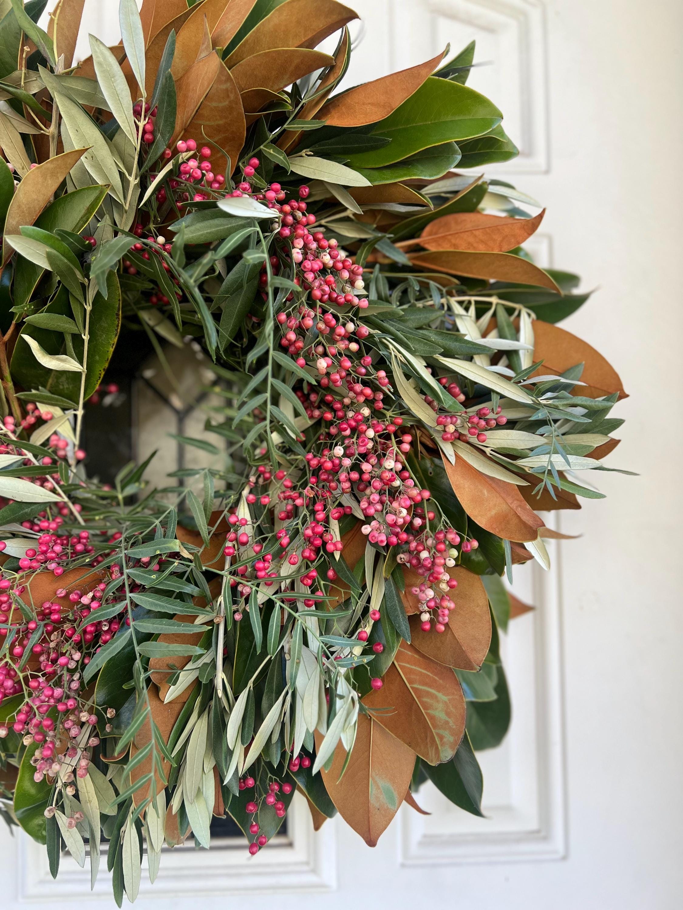 Fresh Magnolia, Pepperberry, and Olive Fall / Winter 20 in Greenery Wreath - Thumbnail 5