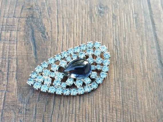 Gorgeous blue cabochon and rhinestone brooch - image 8