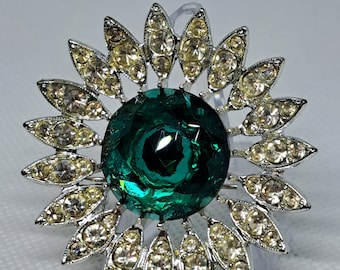 Sarah Coventry green rhinestone brooch