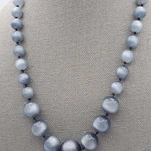 Graduated gray moonglow necklace