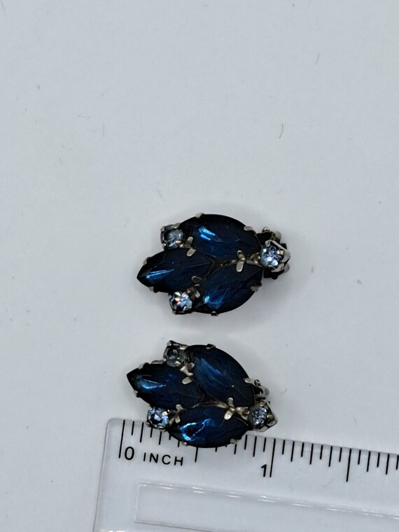Silver toned blue rhinestone clip-on earrings - image 6