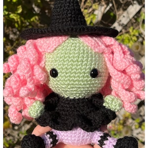 Kleine heks amigurumi digitaal pdf-patroon