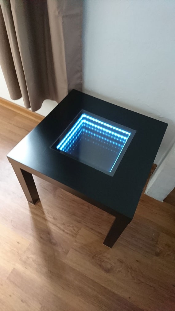 Esta mesa de centro con espejo infinito avergüenza a otros muebles de la  sala - Electrogeek