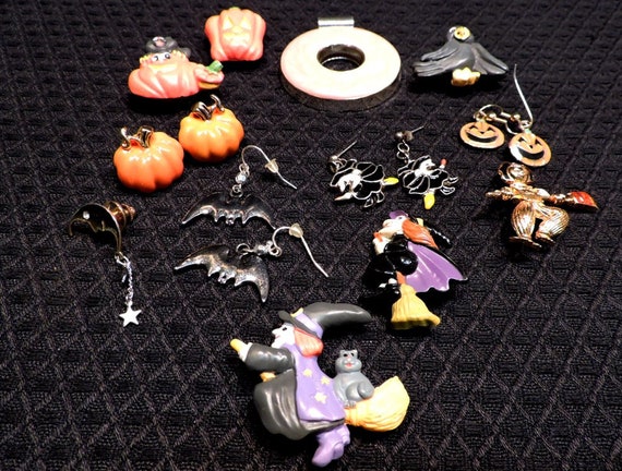 Lot of Halloween Costume Jewelry. 7 Brooch Pins, … - image 1