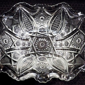 Vintage Indiana Glass Paneled Daisy Pattern Large Rectangular Fruit Bowl Crimped