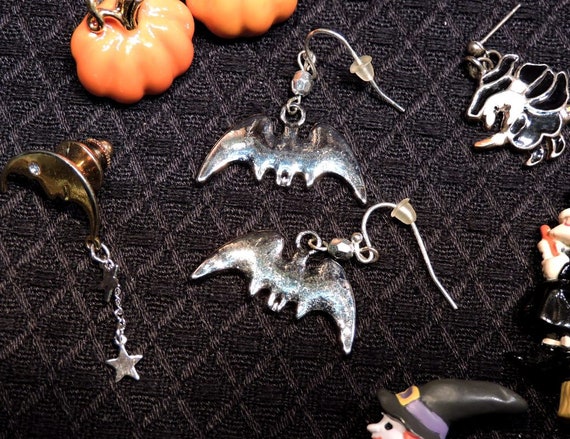 Lot of Halloween Costume Jewelry. 7 Brooch Pins, … - image 3