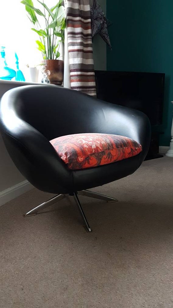 Retro Egg Chair Vintage Black Vinyl Swivel Armchair Mid Retro Egg Chair Vintage Black Vinyl