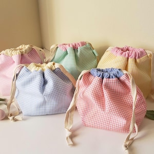 Sac à cordon en coton et velours côtelé fait main. Trousse à cosmétiques avec cordon de serrage. Trousses de toilette en tissu et trousse de voyage.