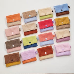 Minitarjetero de pana bicolor con cierre a presión. Cartera de pana hecha a mano. Tarjetero. Funda para AirPods. Monedero pequeño de tela con cierre a presión.