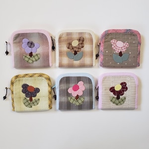 Applique Flower Coin Purse: Handmade Card Holder