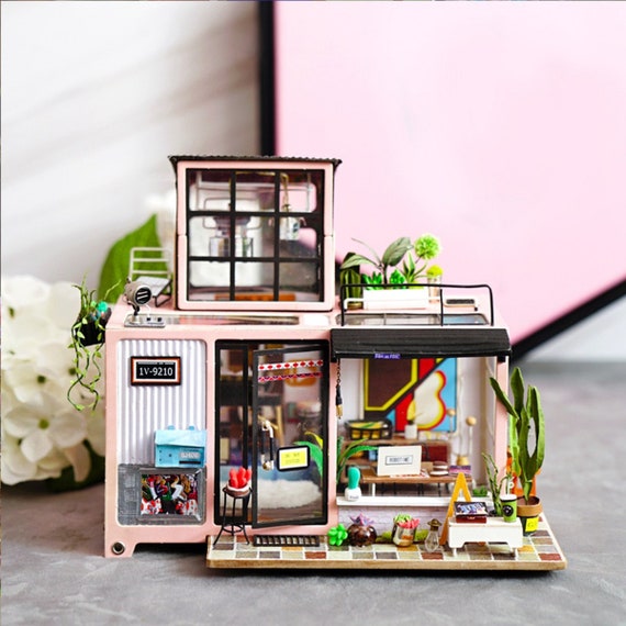 miniature dollhouse rooms