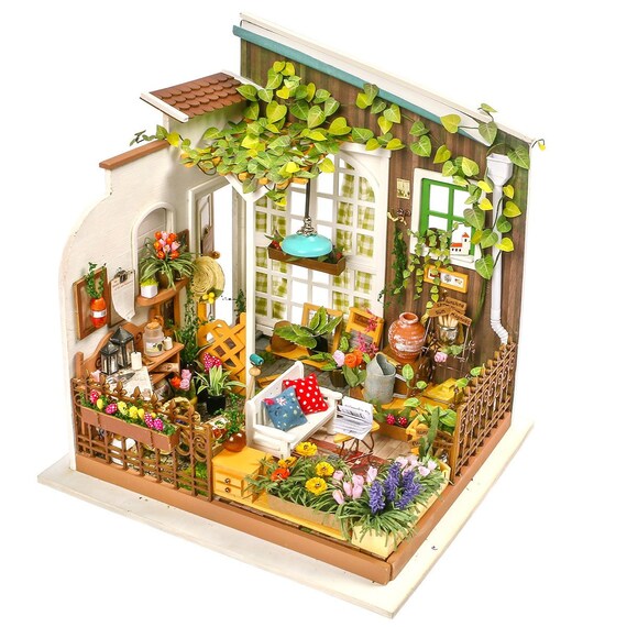mini dollhouse
