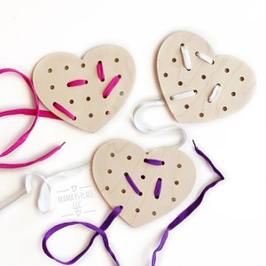Lacing Board / Heart / Lacing Board / Toddler Busy Board / Montessori Toy / Waldorf Toys / Natural Toy