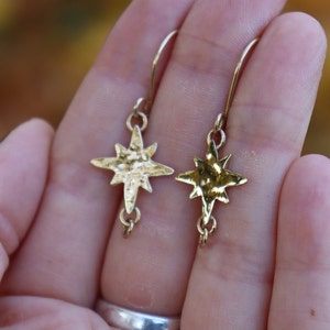 Boucles d&#39;oreilles pendantes et clous étoile en laiton martelé