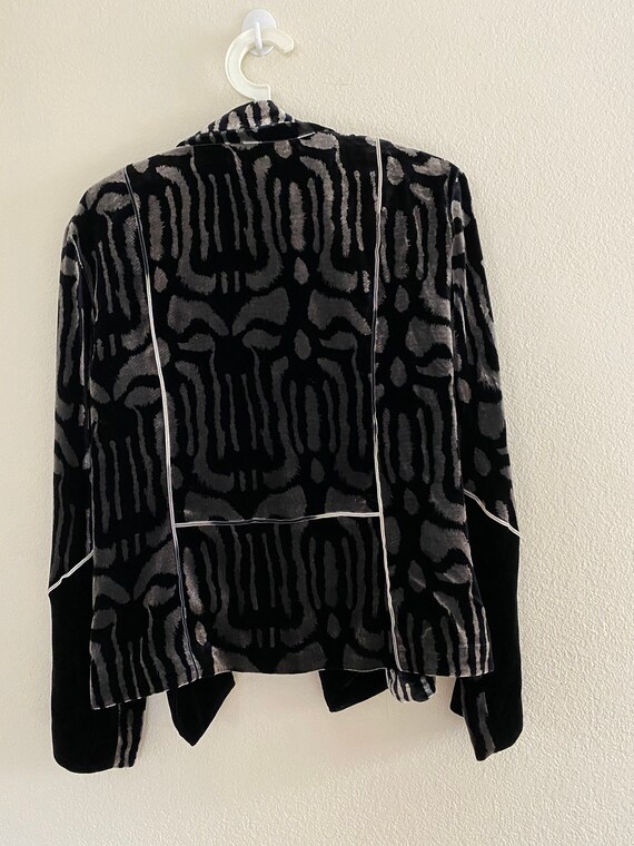 Velvet Black animal like print blazer Size: M - image 4