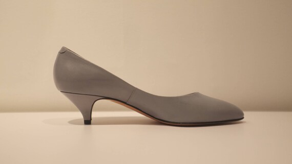 grey pumps canada
