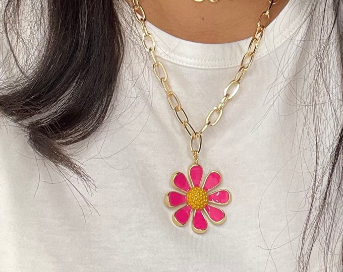 Large flower necklace, Pink statement necklace, pink chunky necklace, magenta necklace, thick gold chain necklace, delicate gold chain