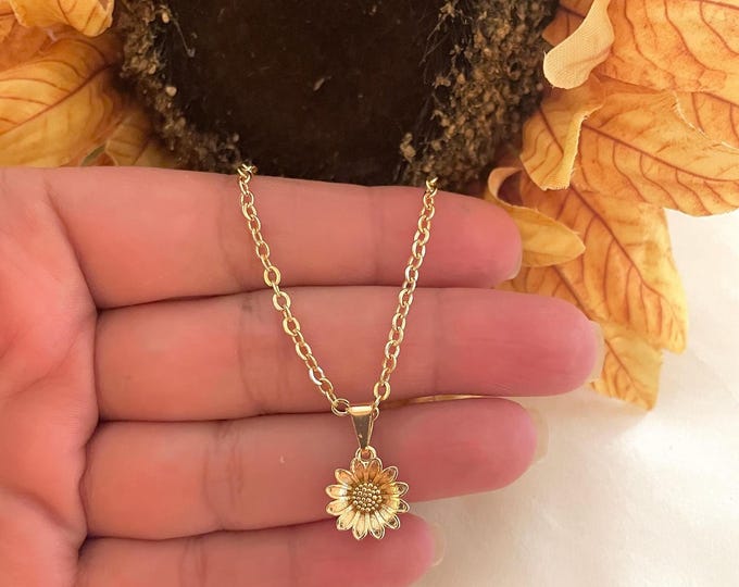Dainty 18K Gold Sunflower Necklace: Floral Charm Jewelry