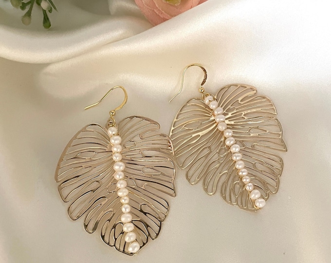 Leaf earrings, Freshwater pearl earrings, Natural pearl earrings, Unique pearl earrings, Pearl statement earrings, Aesthetic earrings