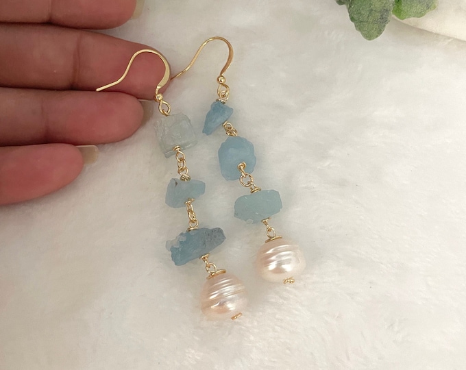 Aquamarine earrings, raw aquamarine, blue stone earrings, rough aquamarine, raw crystal earrings, aquamarine and pearl, freshwater pearl