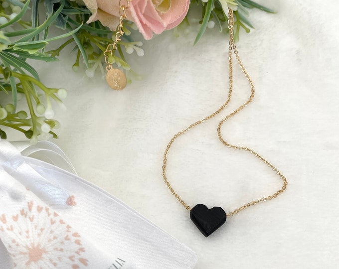 Black heart necklace, Azabache necklace, Tiny heart choker necklace, delicate heart necklace, gold short necklace, minimalist jewelry