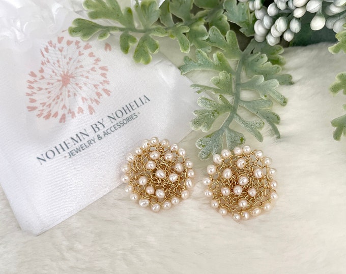Stud pearl earrings, crochet earrings, elegant pearl earrings, white pearl earrings, lightweight earrings, crochet earrings, unique earrings