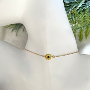 Sunflower necklace for women, sunflower charm choker, flower girl jewelry, flower boho necklace, tiny flower necklace, summer necklace woman