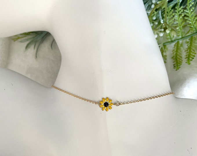 Sunflower necklace for women, sunflower charm choker, flower girl jewelry, flower boho necklace, tiny flower necklace, summer necklace woman