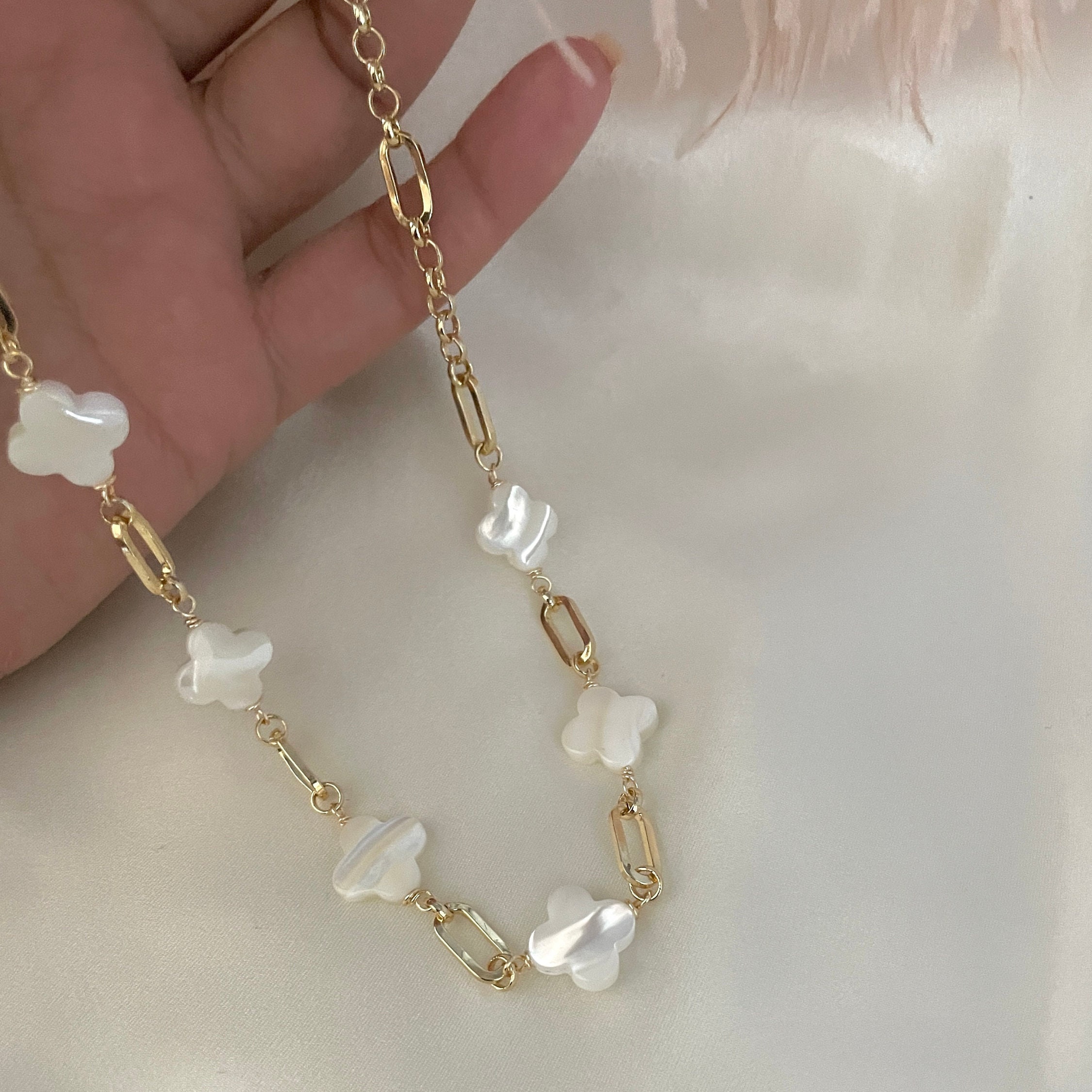 マザーオブパール クローバーネックレス：18Kゴールドメッキチェーン