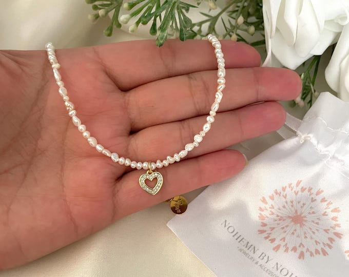Tiny Freshwater Pearl Necklace, Heart Pearl Necklace, Tiny Heart Necklace, Dainty Pearl Necklace, Pearl Heart Necklace, Pearl Choker