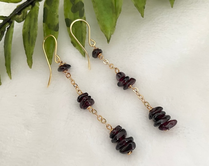 Garnet earrings, raw crystal earrings, gold chain earrings, birthstone earrings, garnet stone, stone earrings, birthstone gift for her