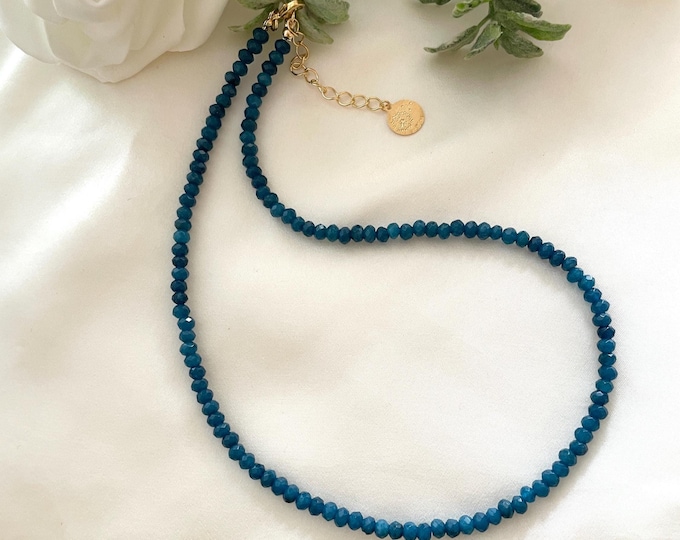 Blue gemstone beaded necklace, deep blue agate choker, blue minimalista necklace, tiny gemstone necklace, blue stone necklace, agate choker
