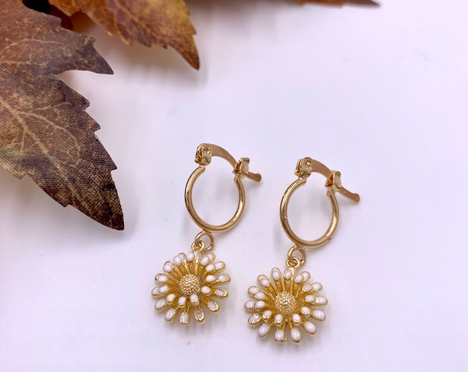 Daisy hoop earrings, Hoop earrings with charm, tiny gold hoops, sunflower earrings, unique hoop earrings, floral hoop earrings, huggie hoop